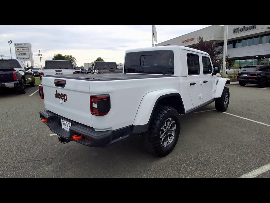 Used 2025 Jeep Gladiator Mojave AWD/4WD image 8