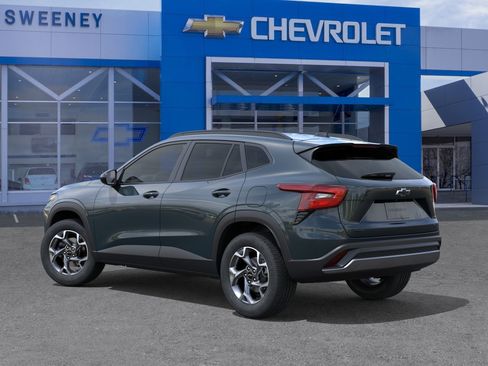 New 2026 Chevrolet Trax LT w/ Sunroof Package FWD image 3