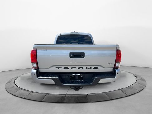 Used 2018 Toyota Tacoma TRD Sport AWD/4WD image 14