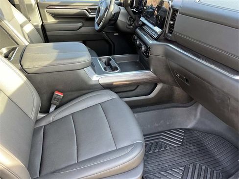 Used 2025 Chevrolet Silverado 2500 LTZ w/ LTZ Convenience Package image 21