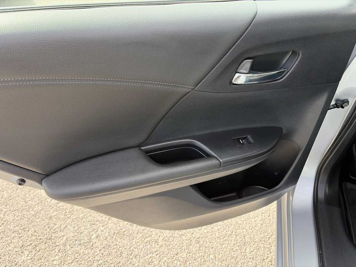 Used 2017 Honda Accord EX-L image 12