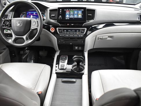 Used 2019 Honda Pilot Touring image 6