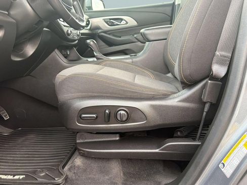 Used 2019 Chevrolet Traverse LT FWD image 5