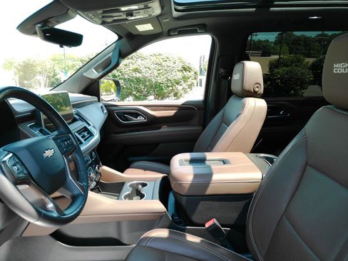 Certified 2021 Chevrolet Suburban High Country AWD/4WD image 10
