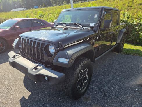 Used 2020 Jeep Gladiator Sport w/ Quick Order Package 24S AWD/4WD image 3