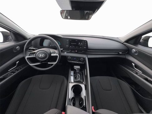New 2026 Hyundai Elantra Hybrid FWD image 32