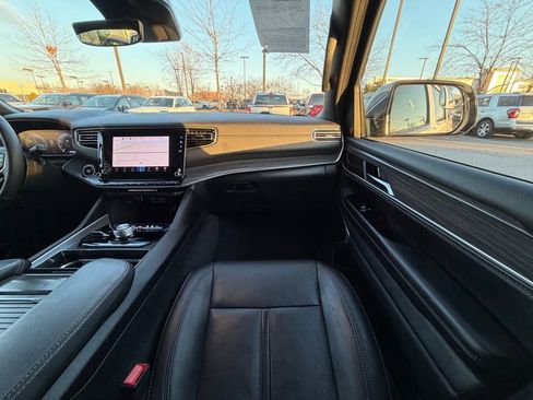 Certified 2024 Jeep Wagoneer L Series II w/ Flexible Seating Group image 21