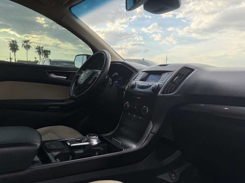 Used 2019 Ford Edge SE image 28