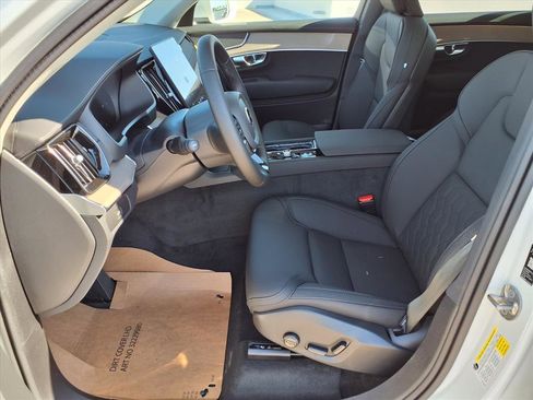 New 2026 Volvo XC90 B5 Plus w/ Protection Package Premier image 13