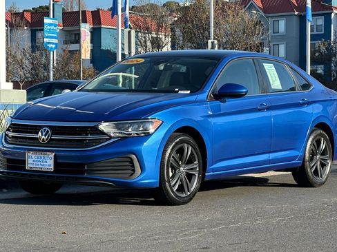 Used 2024 Volkswagen Jetta SE w/ Panoramic Sunroof Package image 7