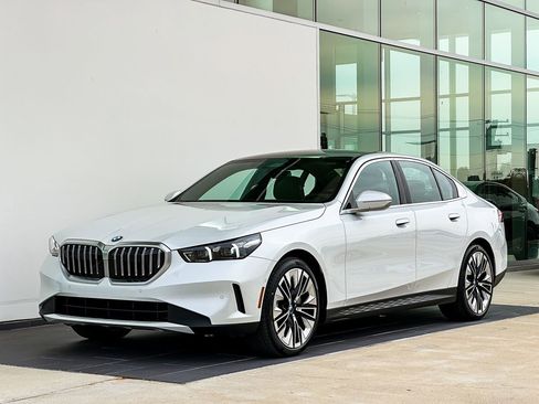 New 2026 BMW 530i 530i w/ Executive Package image 9