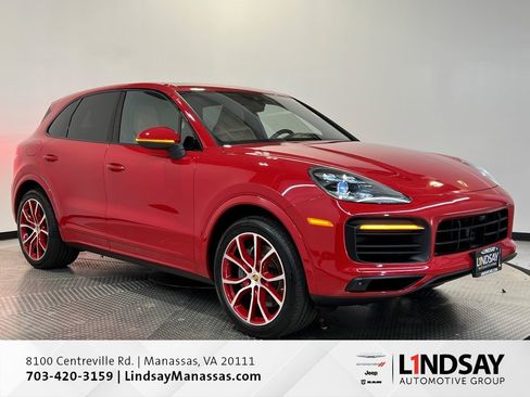 Used 2022 Porsche Cayenne S image 1