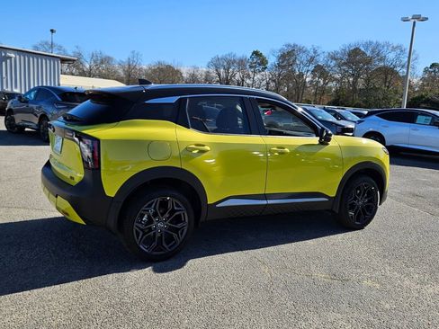 New 2026 Nissan Kicks SR w/ SR Premium Package FWD image 12