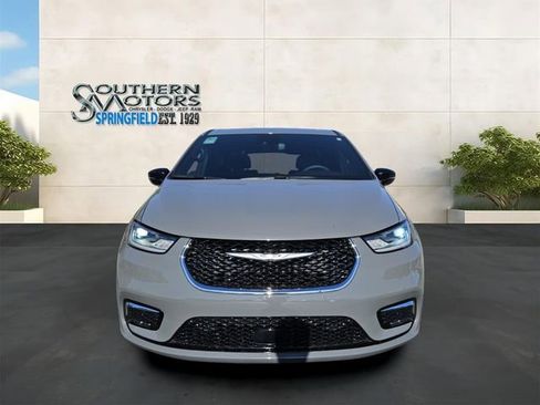 Used 2025 Chrysler Pacifica Select FWD image 8