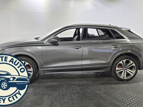 Used 2019 Audi Q8 Prestige w/ Luxury Package image 4