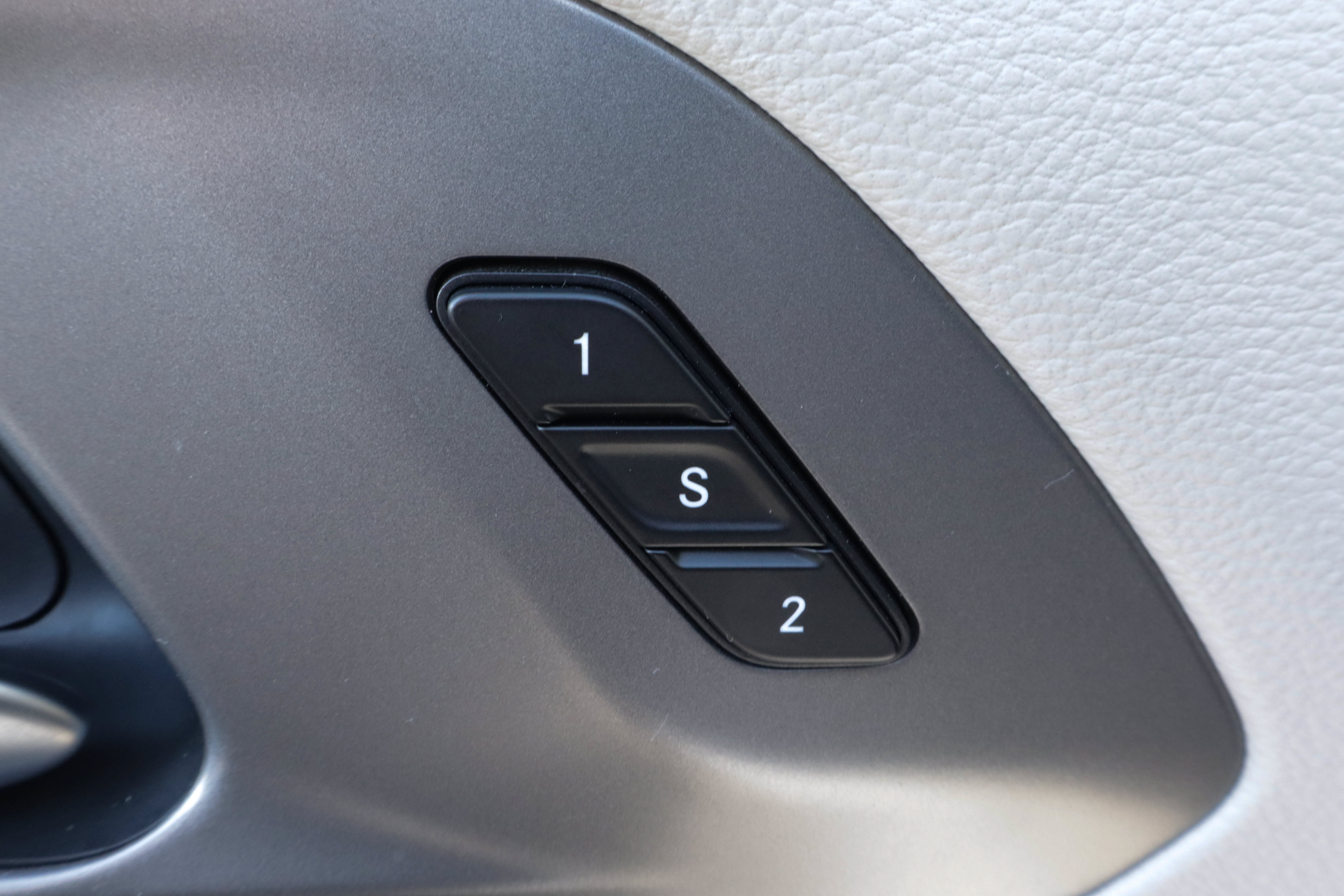 Used 2023 Chrysler Pacifica Touring-L FWD image 16