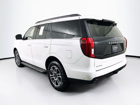 Used 2025 Ford Expedition Active image 5