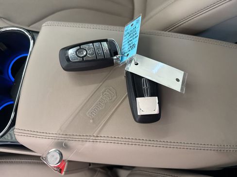 Used 2022 Lincoln Nautilus Reserve w/ Equipment Group 201A image 27