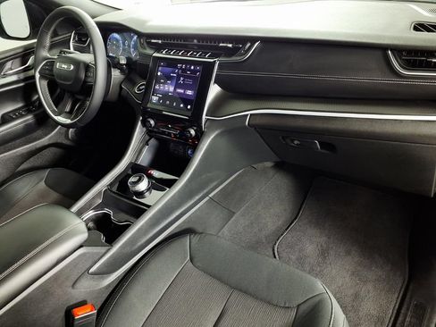 Used 2025 Jeep Grand Cherokee L Laredo RWD image 12