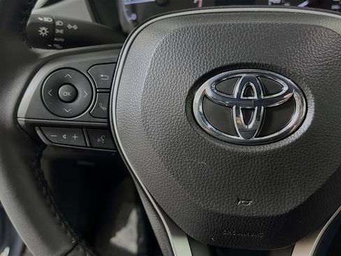 Used 2025 Toyota Corolla SE w/ Convenience Package FWD image 19
