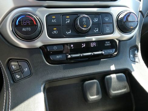 Used 2017 GMC Yukon SLT w/ Premium Edition AWD/4WD image 31