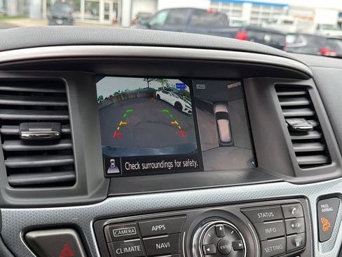 Used 2019 Nissan Pathfinder SL image 16