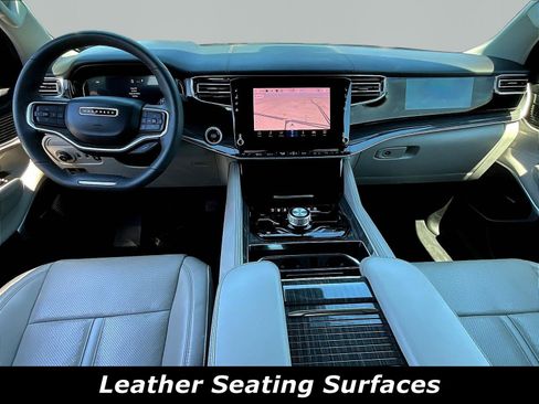Used 2022 Jeep Wagoneer Series III AWD/4WD image 7