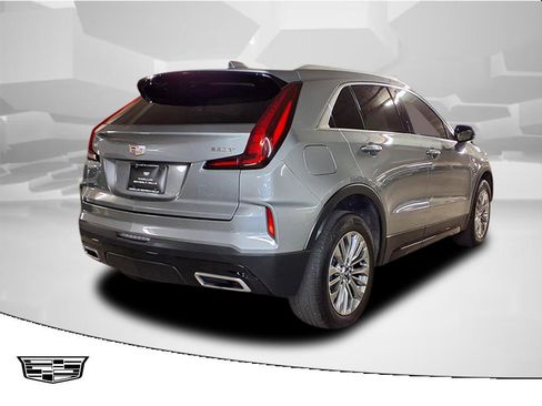 Used 2024 Cadillac XT4 Premium Luxury image 2