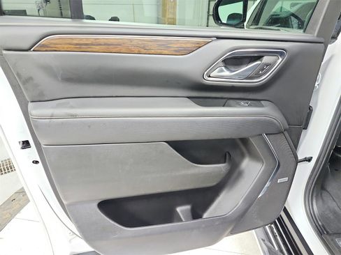 Used 2023 Chevrolet Suburban Premier image 40