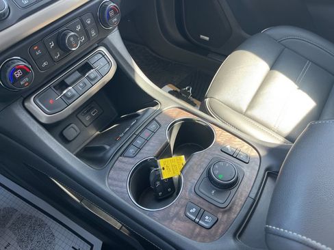 Used 2021 GMC Acadia Denali w/ Denali Ultimate Package image 24