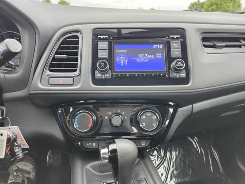 Used 2017 Honda HR-V LX image 29
