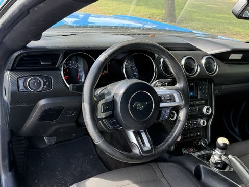 Used 2017 Ford Mustang Coupe image 19