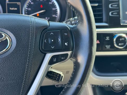 Used 2017 Toyota Highlander XLE FWD image 21