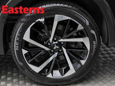 Used 2023 Mitsubishi Outlander SE image 8