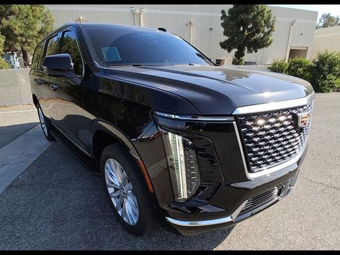 Used 2025 Cadillac Escalade ESV Luxury AWD/4WD image 2