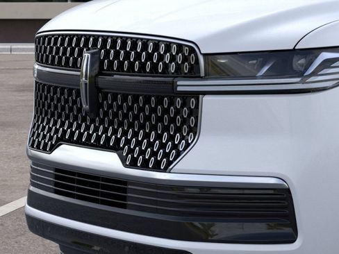 New 2026 Lincoln Navigator L Reserve AWD/4WD image 17