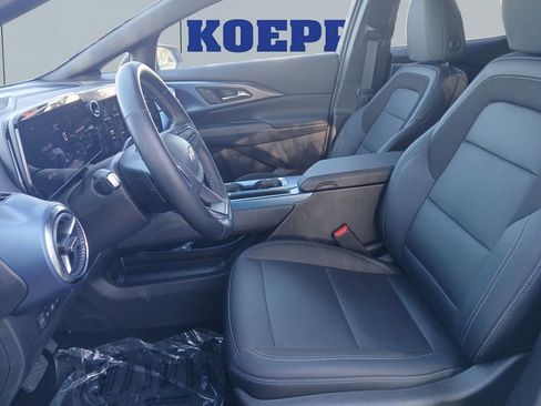 Used 2025 Chevrolet Equinox EV LT w/ LPO, Blackout Package image 10