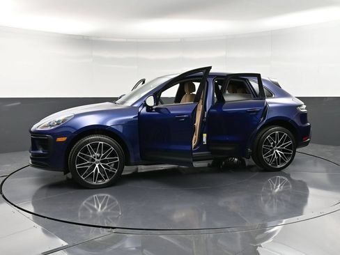 Certified 2026 Porsche Macan AWD/4WD image 37