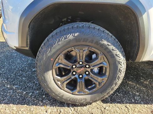 New 2025 GMC Canyon Elevation w/ Convenience Package image 4