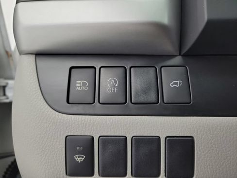 Used 2019 Toyota Highlander XLE FWD image 32