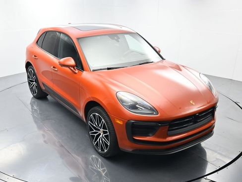Certified 2025 Porsche Macan image 42