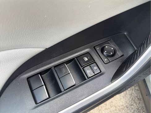 Used 2021 Toyota RAV4 XLE Premium AWD/4WD image 21
