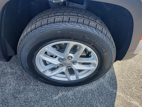 New 2025 Jeep Grand Cherokee Laredo X image 12