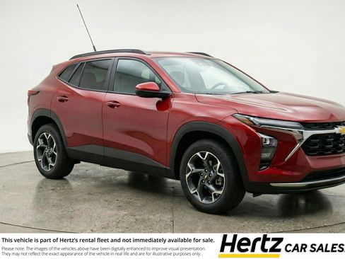 Used 2025 Chevrolet Trax LT FWD image 1