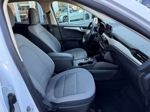 Used 2020 Ford Escape SE image 21