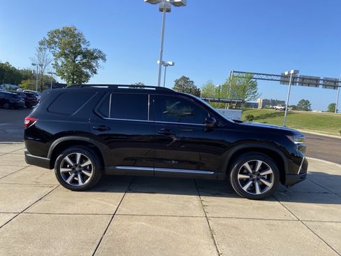 Used 2025 Honda Pilot Elite image 13