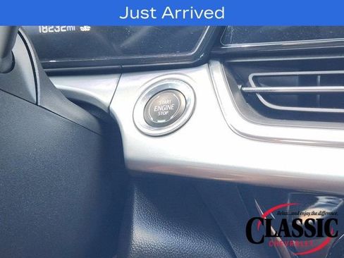 Used 2024 Chevrolet Trax LT w/ Sunroof Package image 13