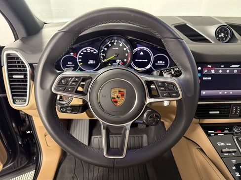 Certified 2023 Porsche Cayenne Platinum Edition AWD/4WD image 18