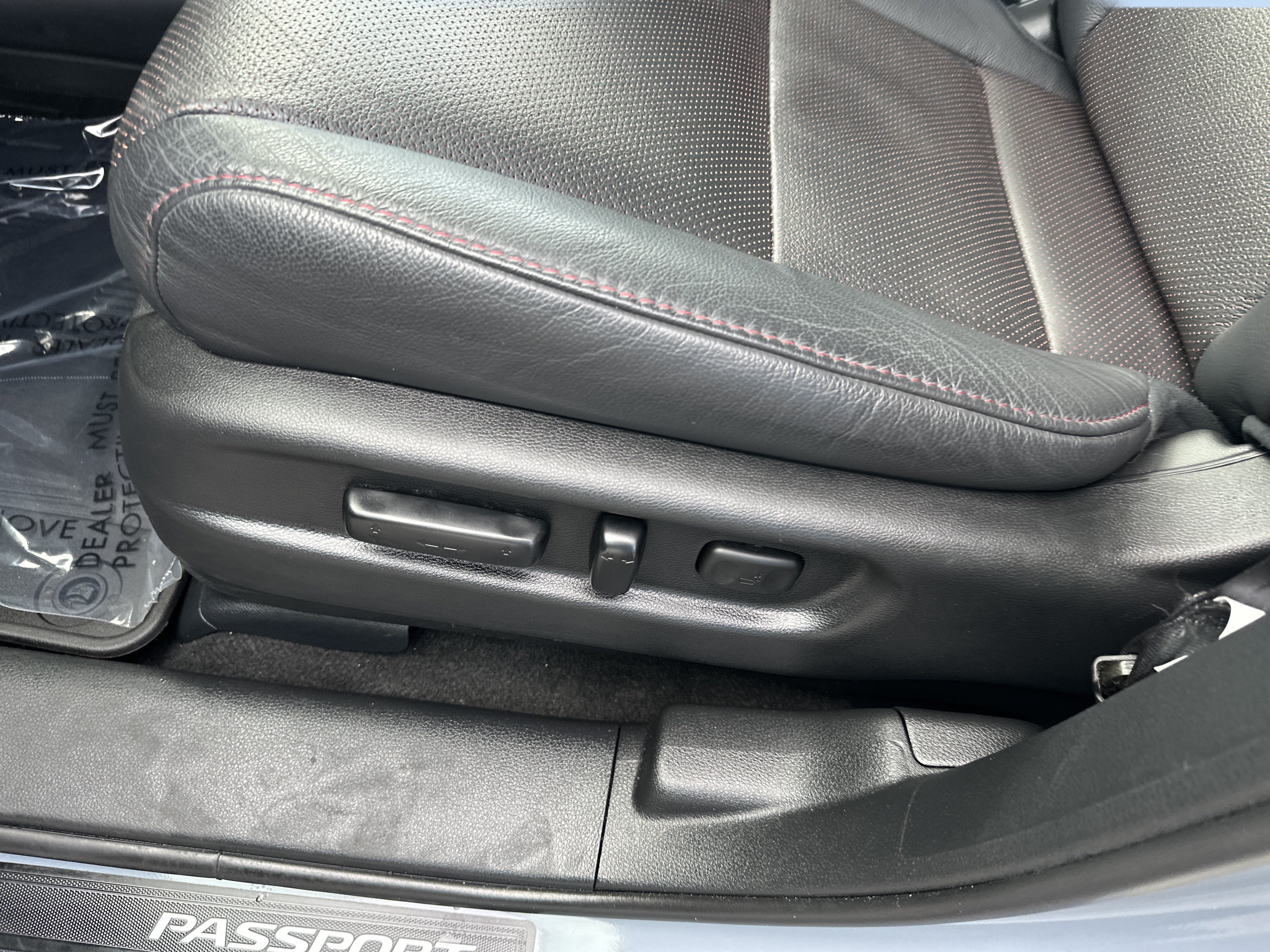 Used 2025 Honda Passport Black Edition image 13