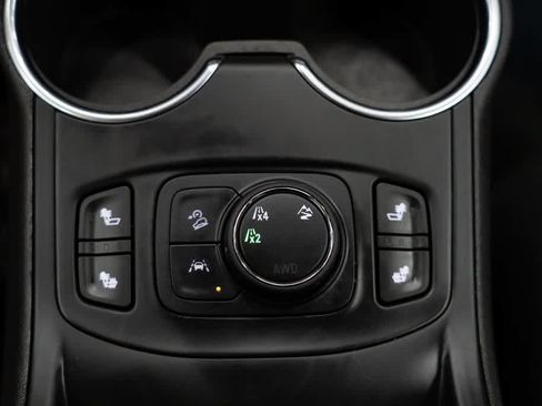 Used 2024 GMC Terrain SLT AWD/4WD image 21